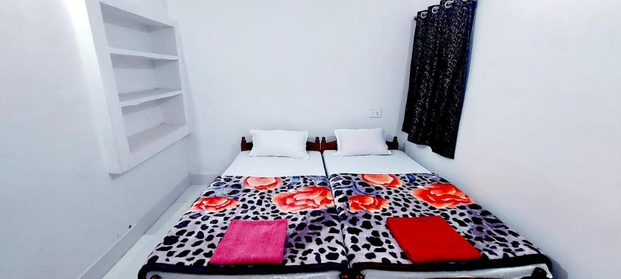 Nilam Guest House Бодх Гая Екстериор снимка